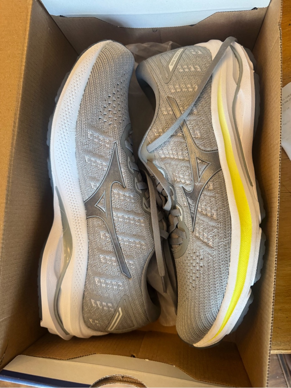 Mizuno Women’s Neutral Running Shoes - Light Gray with Yellow Accent NIB